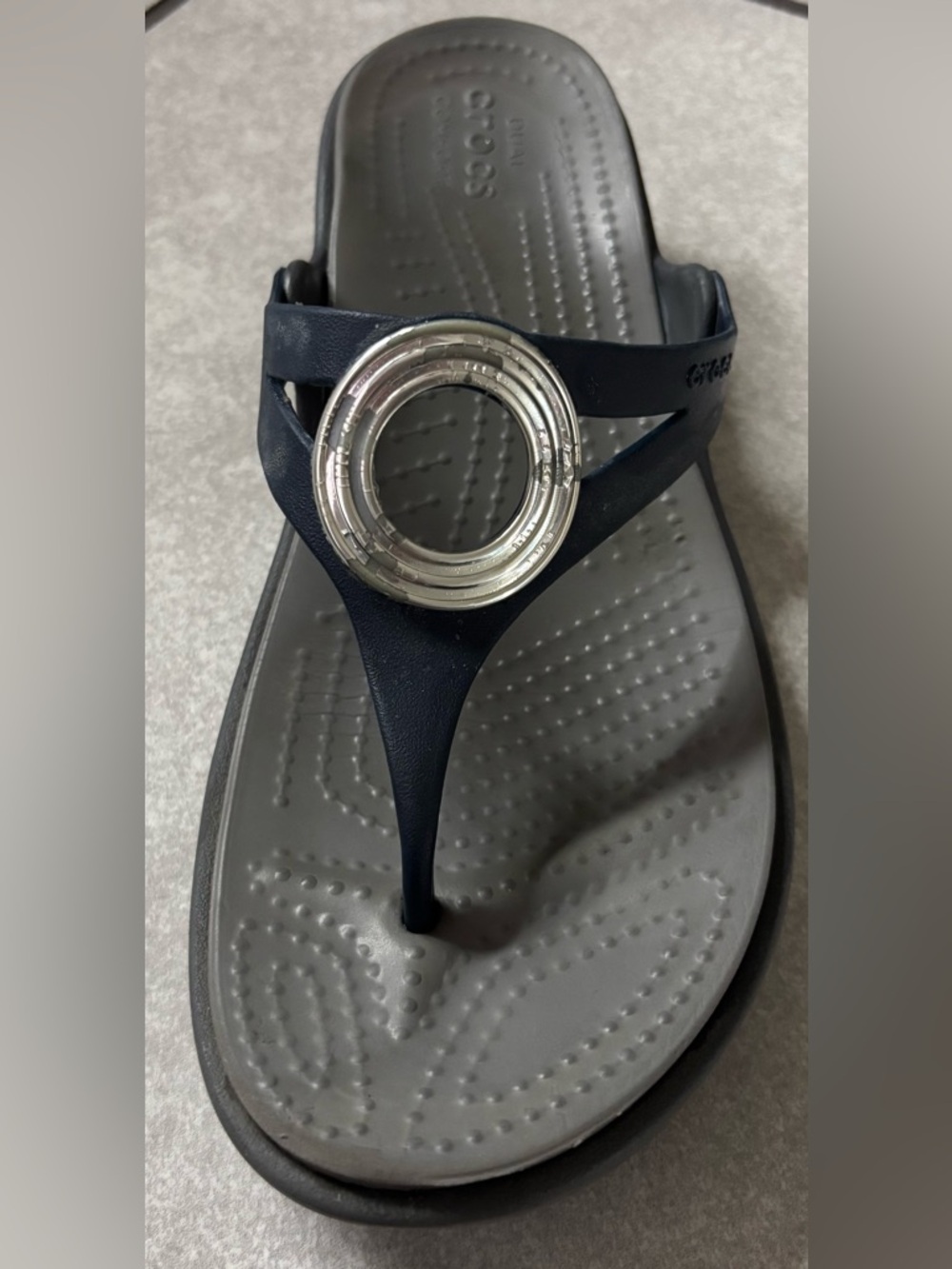 Crocs Sanrah Silver Circle Wedge Sandals - Picture 6 of 11